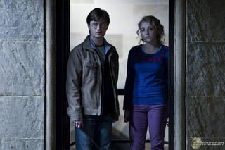 Illustration for article titled More Harry Potter set photos and It All Ends posters